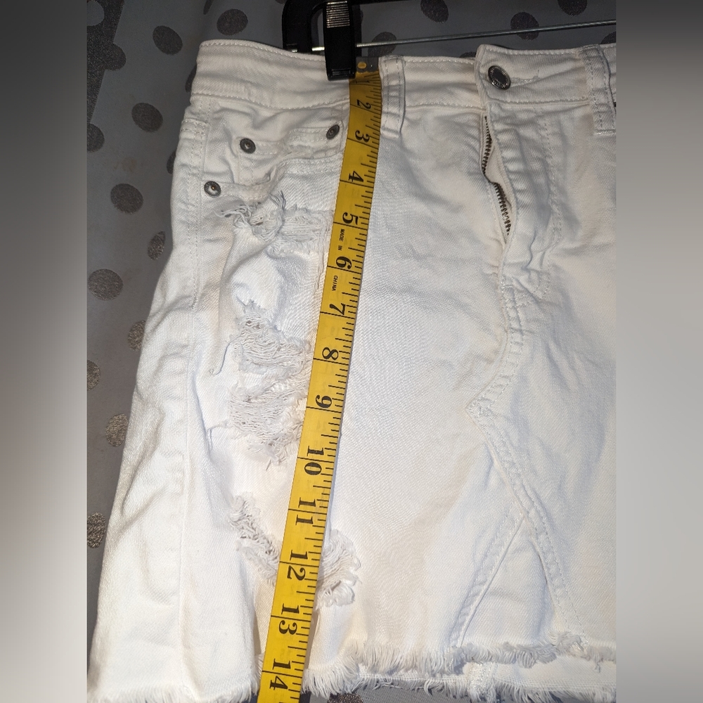 AMERICAN EAGLE OUTFITTERS Denim Distressed Mini Skirt 4 - Picture 2 of 12